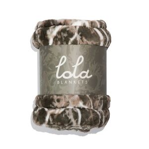 NWT Lola Blankets Sagebrush Camo Large